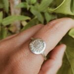 טבעת חריטה של פרח חמניה מכסף טהור 925 2.jpg