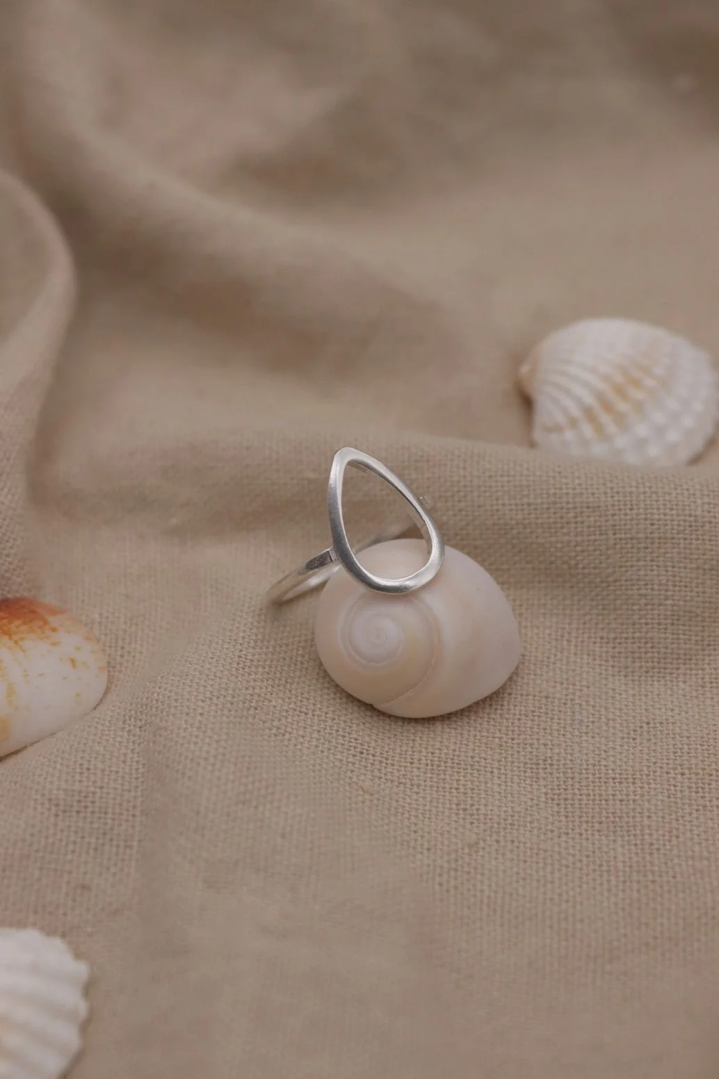 טבעת טיפה חלולה עדינה מכסף טהור 925 1.jpg