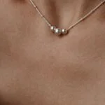 שרשרת כדוריות עדינה ומיוחדת בשילוב 3 חרוזי כסף בגדלים שונים. מעוצבת בקווים נקיים ומינמליסטים ומושלמת לבדה או ביחד עם שרשראות נוספות למראה שכבות מדורג שמקפיץ כל לוק.jpg