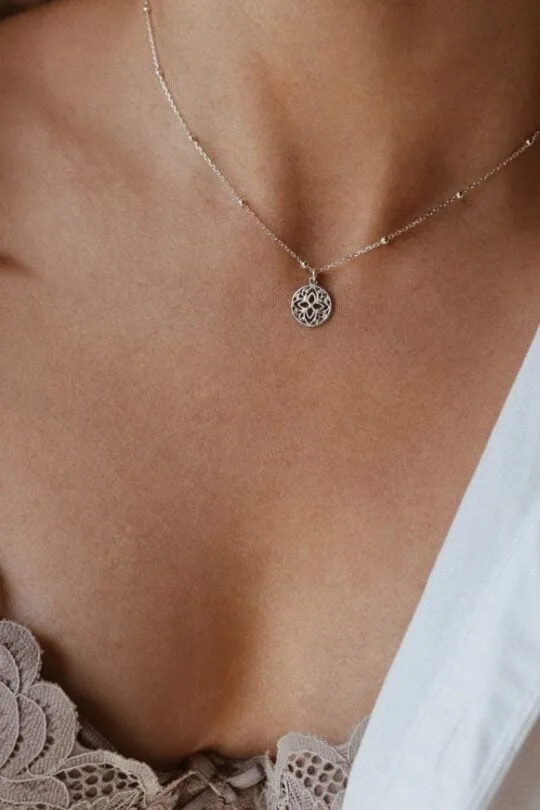 שרשרת כדוריות עדינה עם תליון מנדלה עדין מכסף טהור 925.jpg