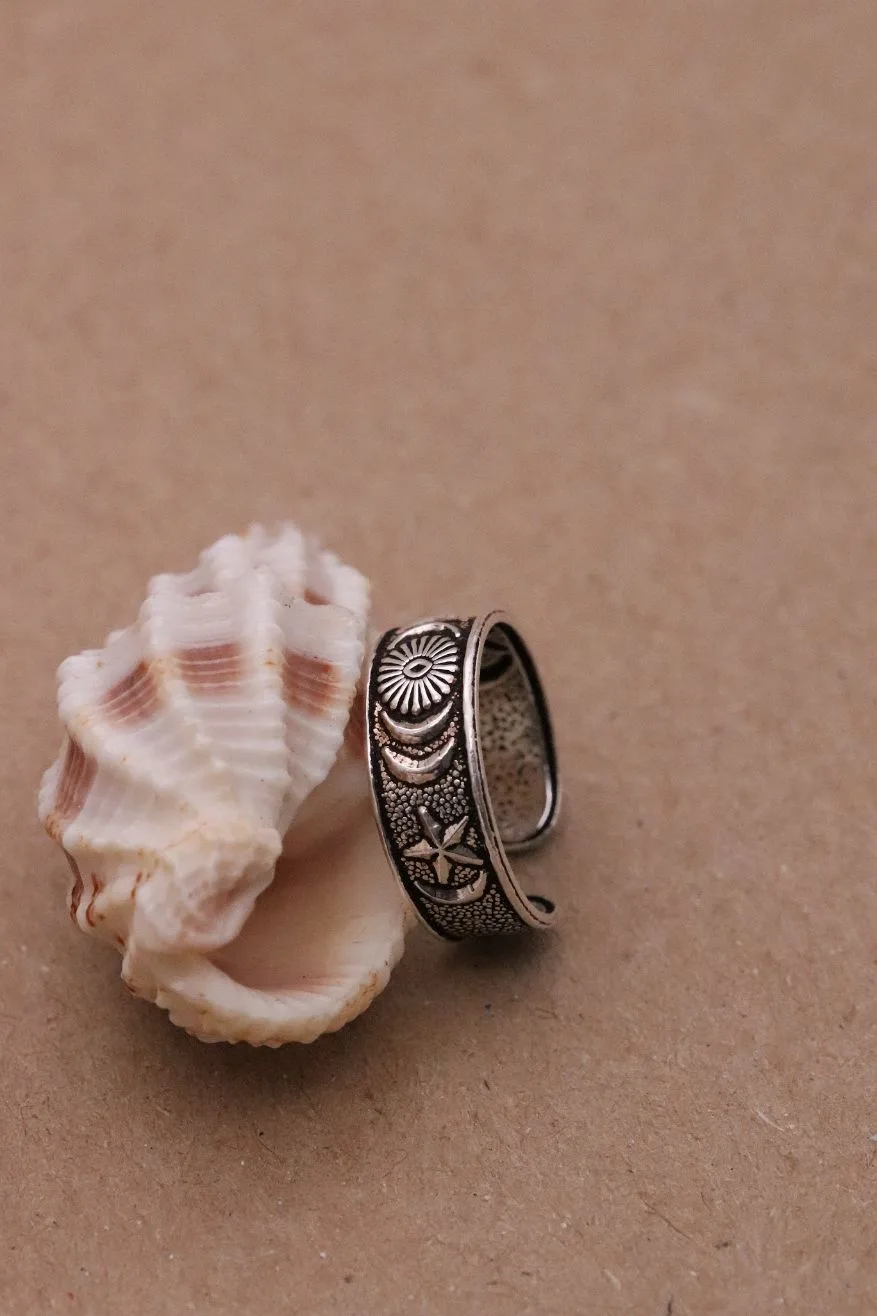 טבת זרת מיוחדת עם חריטה של שמש וירח מכסף אמיתי 925