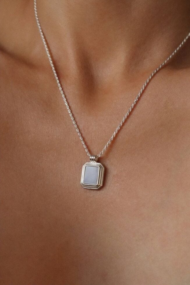 שרשרת חבל עדינה בשילוב תליון מלבן עם אבן בלו לייס תכלת מכסף 925