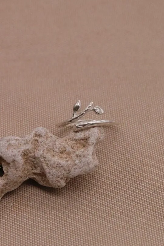 טבעת ענף פתוחה מכסף 925