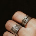 טבעת נוצה יוניסקס עבה מכסף 925.jpg