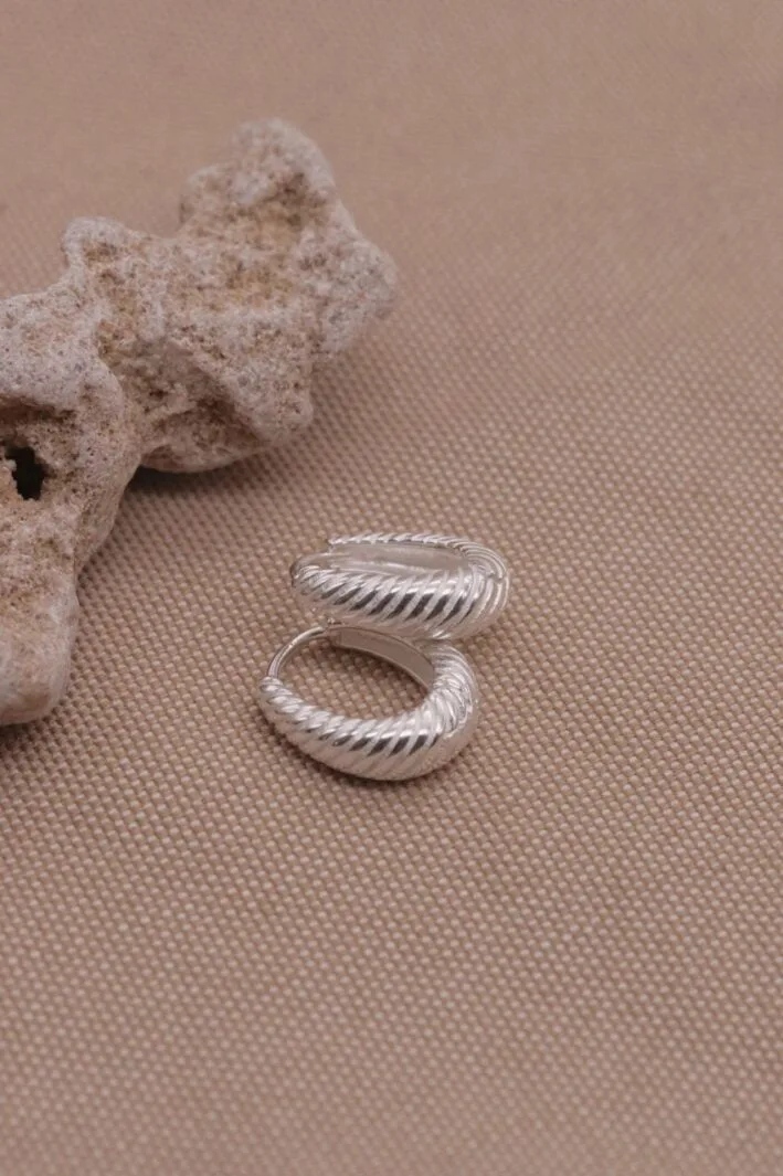 עגילי חישוק מעוטרים בצורת טיפה כסף 925