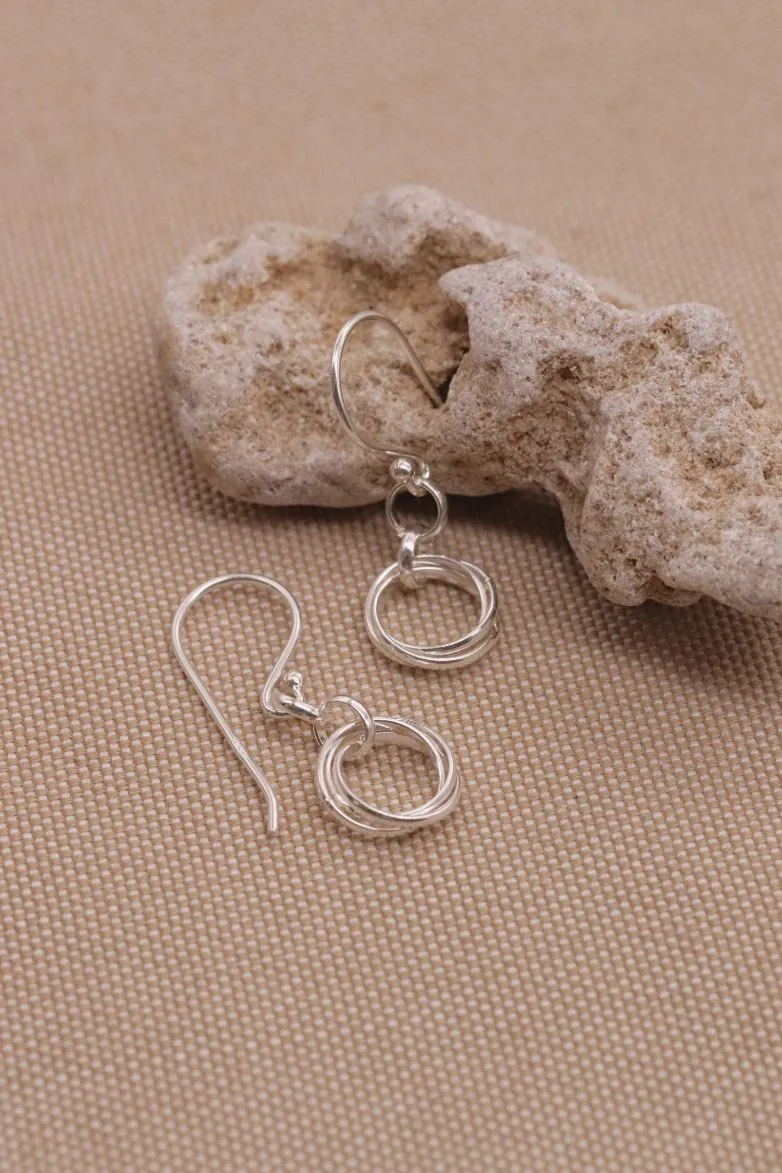 עגילי חישוק עדינים תלויים מכסף 925