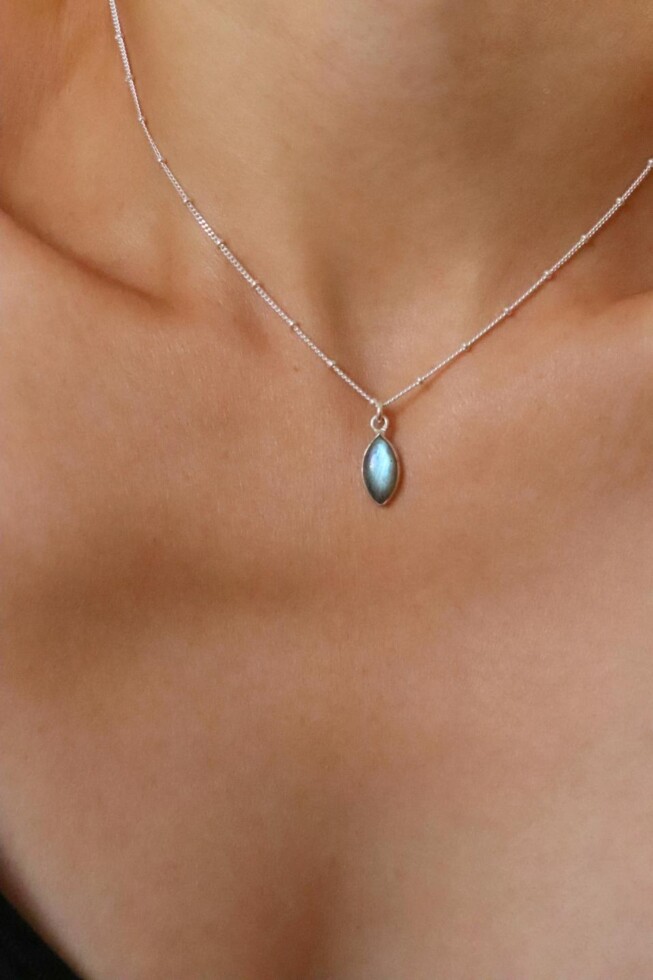 שרשרת לברדורייט לאישה, שרשראות אבני חן, אבני מזל, תכשיטים עם אבן לברדורייט, אבן חן לברדורייט, שרשראות אבני מזל, שרשרת אבן חן