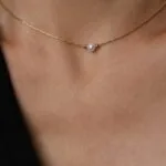 שרשרת גולדפילד קצרה ועדינה בשילוב פנינה לבנה מושחלת (1)