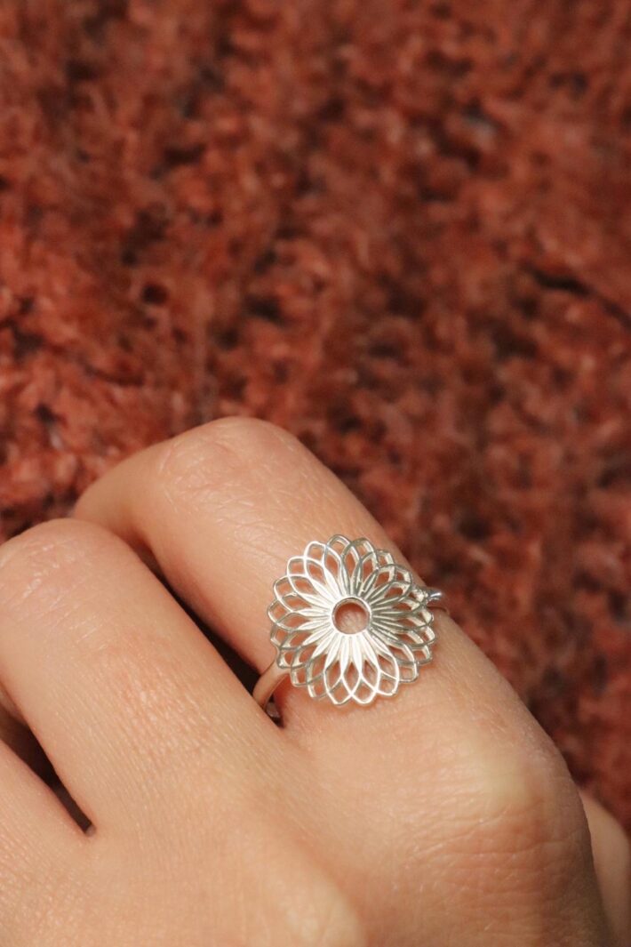 טבעת פרח מנדלה עם נוכחות מכסף 925 (1)