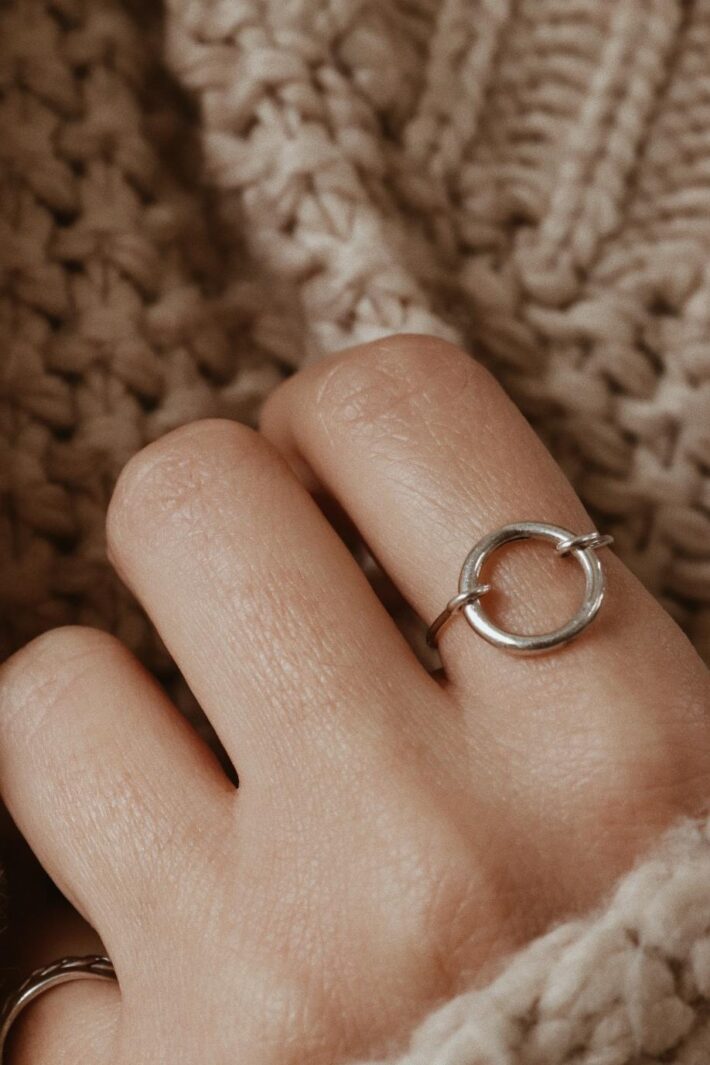 טבעת חישוק מכסף 925. טבעת עיגול חלול לאישה מכסף אמיתי (1)