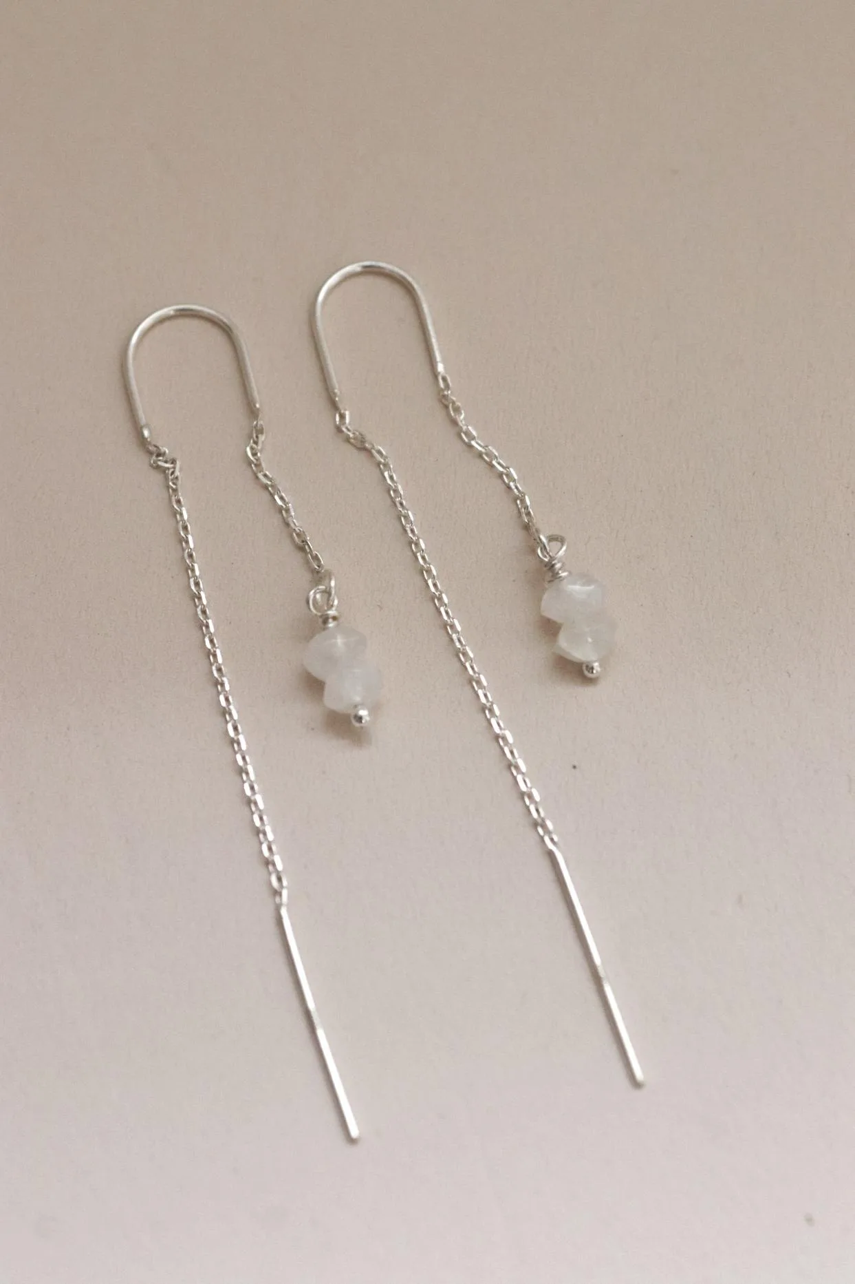 עגילים ארוכים תלויים, עגילי מונסטון לאישה, תכשיטי אבני חן, עגילים עם אבני חן, עגילי זהב ארוכים