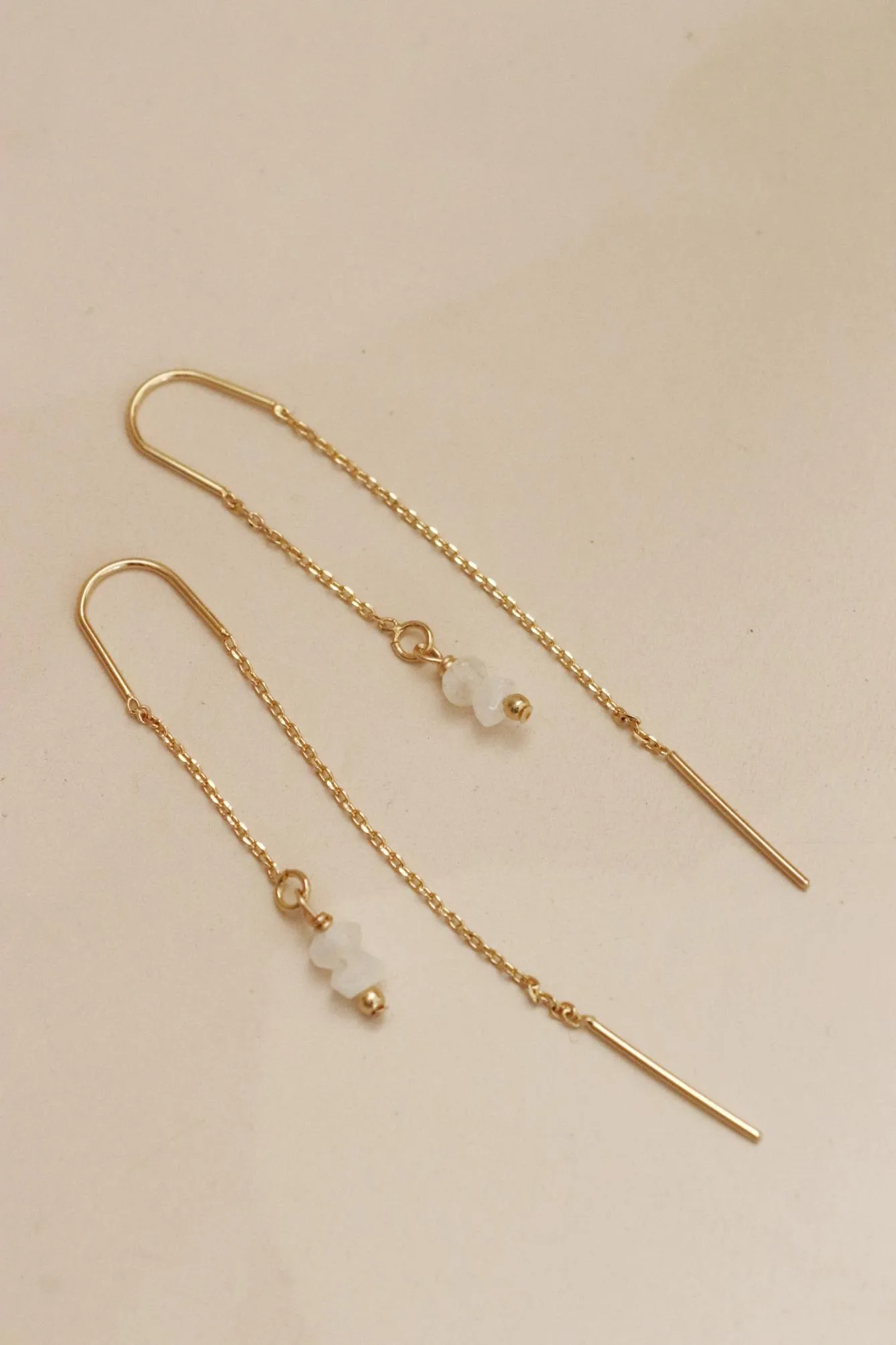 עגילים ארוכים תלויים, עגילי מונסטון לאישה, תכשיטי אבני חן, עגילים עם אבני חן, עגילי זהב ארוכים