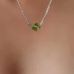 שרשרת פרידוט, שרשראות אבני חן, תכשיטי אבני חן, שרשראות עדינות, פרידוט אבן חן, שרשרת עם אבן ירוקה (1)