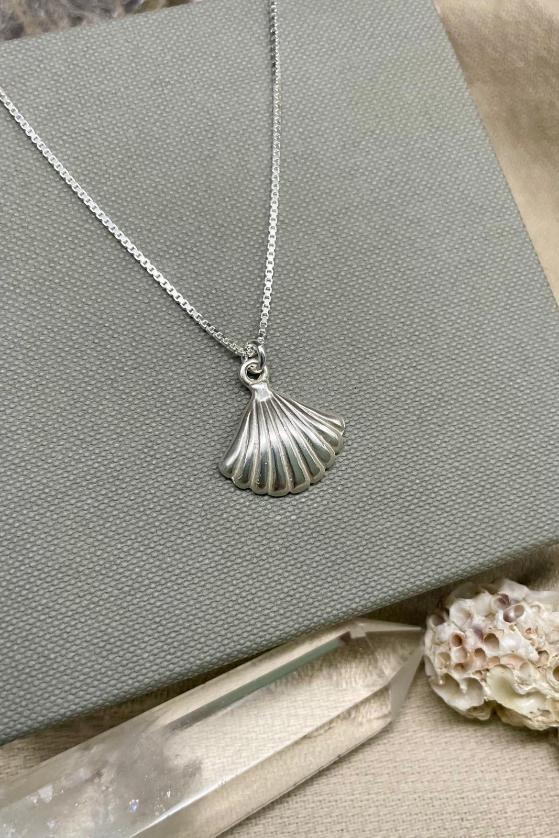 שרשרת צדף לאישה, תליון צדף כסף 925, שרשרת צדף מכסף, שרשראות כסף לנשים, שרשראות כסף מיוחדות