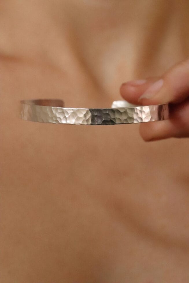 צמיד קשיח מרוקע, צמידי חריטה לאישה, צמידי חריטה לגבר, חריטה אישית, צמידים קשיחים, צמידים עם חריטה אישית, צמידים מרוקעים (1)