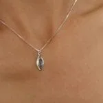 שרשרת לברדורייט, שרשראות לברדורייט, תכשיטים עם לברדורייט, לברדורייט אבן חן, לברדורייט תכונות