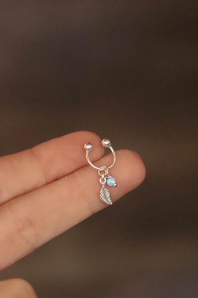 עגיל לטבור מכסף 925, עגיל פרסה לטבור, פירסינג לטבור, פירסינג חרוזים צבעוניים, עגיל מיוחד לטבור, עגיל עדין לטבור, פירסינג לטבור מכסף אמיתי