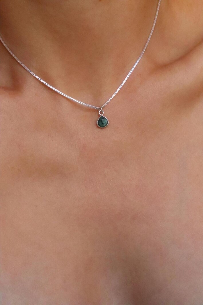 שרשרת אמרלד לאישה, אבני חושן, שרשרת עם אבן ברקת, אבן אמרלד סגולות, שרשרת אבן חן ירוקה, שרשראות אבני חן, תכשיטי אבני חן, תליון אמרלד קטן