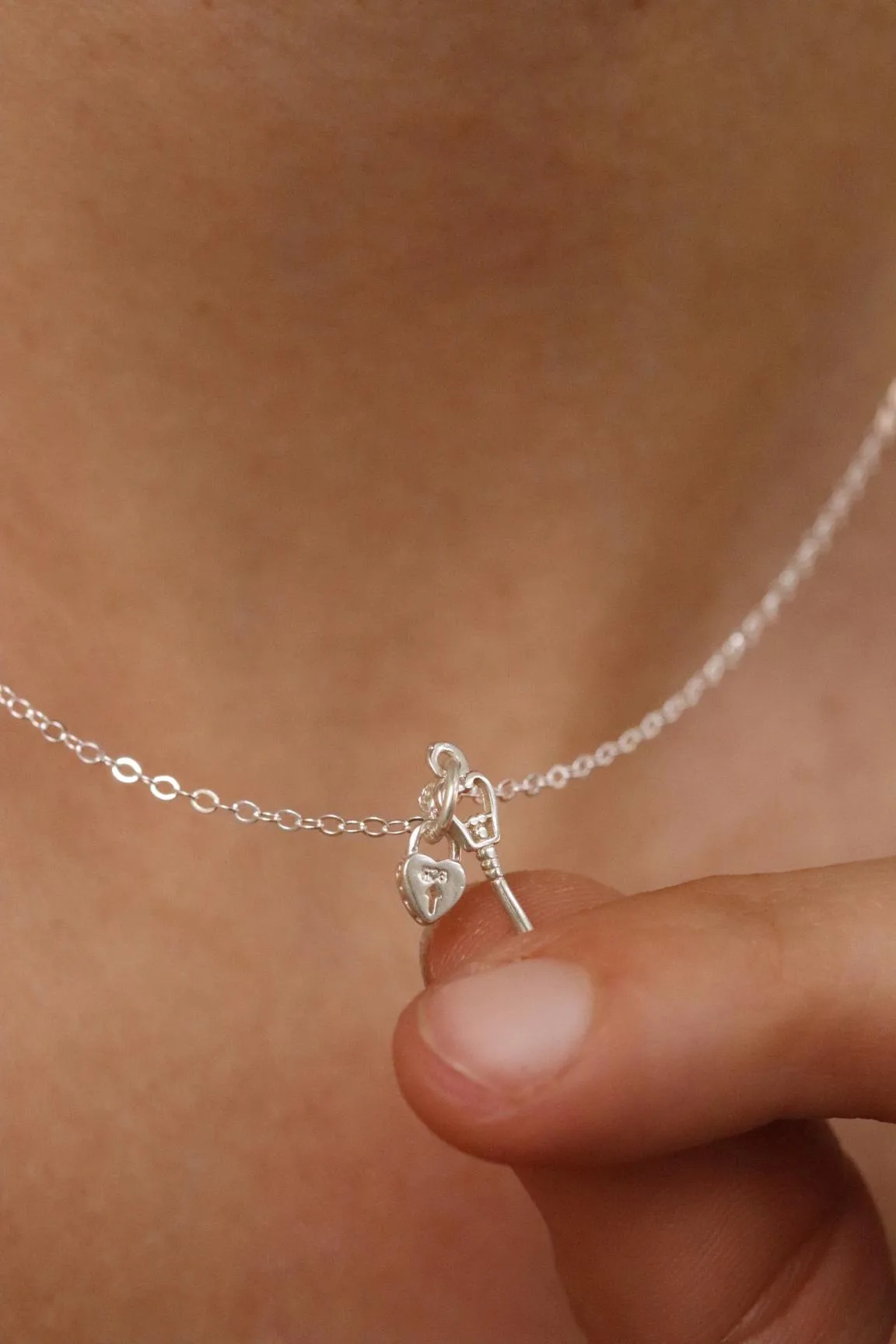 שרשרת לב, שרשרת מפתח, תליון מפתח מכסף 925, שרשרת חברות, שרשראות עדינות לנשים, שרשראות כסף מיוחדות, מתנת גיוס, תכשיט ליום האהבה (1)