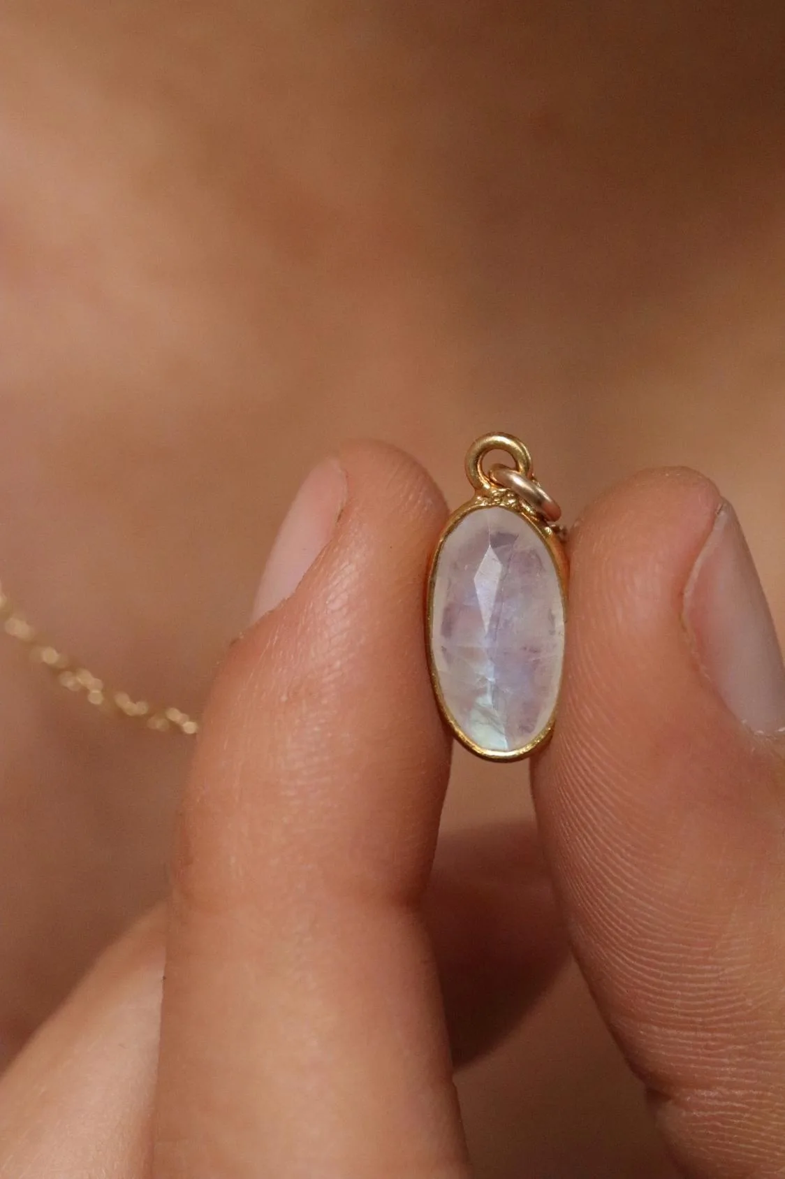 שרשרת מונסטון זהב, שרשראות זהב עם אבני חן, שרשראות אבנים לנשים, מונסטון תכונות אבן חן, אבן אהבה, שרשראות זהב מיוחדות, שרשרת זהב עם מונסטון (1)