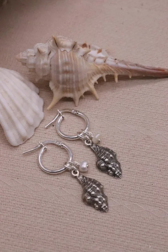 עגילי חישוק פנינה, עגילי צדפים, עגילים מיוחדים, עגילי חישוק מכסף לאישה, תכשיטי צדפים