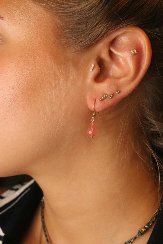 עגילי אבן חן, עגילים תלויים לאישה, עגילי זהב לאישה, עגילי זהב תלויים עגילים עם אבני חן, תכשיטים עם אבני חן, עגילים עדינים