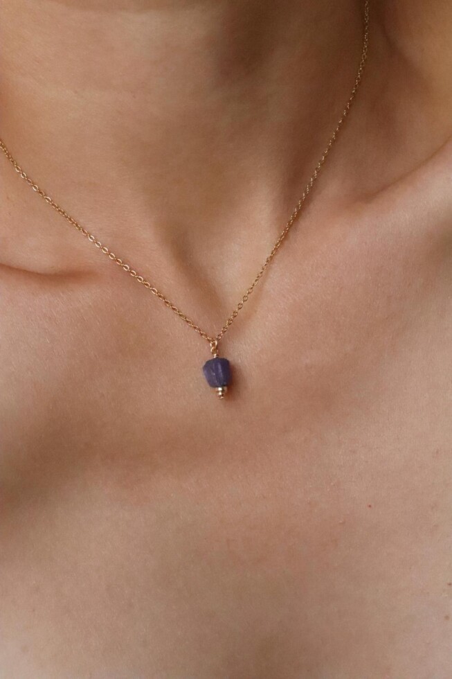 שרשרת אבן ספיר, אבני חושן, אבן חן ספיר, תכשיטים עם ספיר, שרשרת ספיר זהב, שרשראות אבני מזל, אבני לידה, אבני חן גולמיות (2)