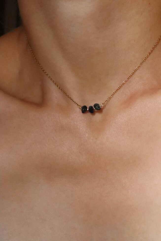 שרשרת אבן ספיר, שרשראות אבני חן, אבן חן גולמית, תכשיטים עם אבן ספיר, שרשרת עם אבן ספיר, שרשרת אבן חן לאישה (1)