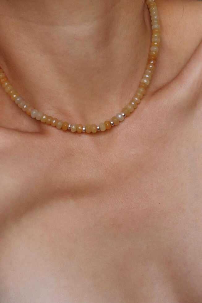 שרשרת ג'ייד, שרשראות אבנים, אבני חן, אבן חן ג'ייד, אבנים צהובות, אבני מזל, תכשיטים עם אבני חן, שרשראות אבנים קצרות, שרשראות חרוזים