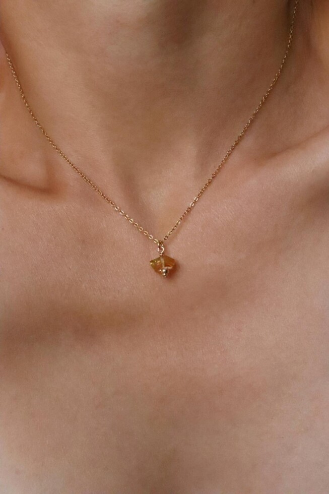 שרשרת סיטרין, אבן השפע, אבנים גולמיות, אבני חן טבעיות, אבני מזל, שרשרת סיטרין לאישה, תכשיטים עם סיטרין, תכשיטים עם אבני חן