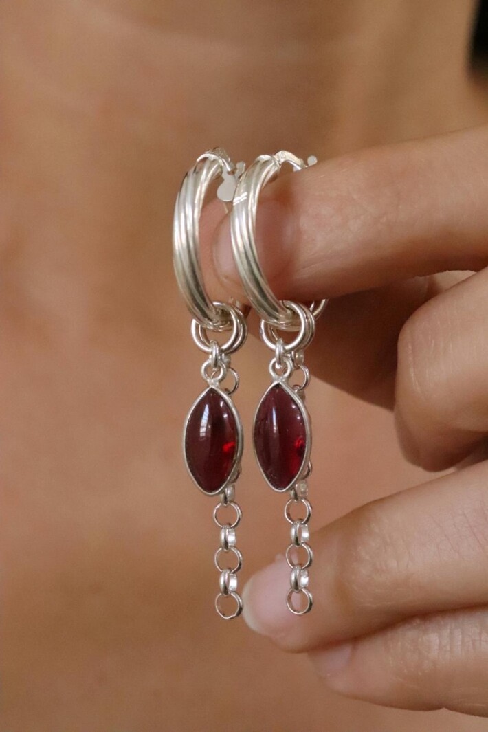 עגילי גארנט לאישה, אבני חושן, אבני לידה, עגילי גרנט, תכשיטים עם גרנט, עגילי חישוק מכסף 925, עגילים עם אבני חן עגילי גארנט לאישה, אבני חושן, אבני לידה, עגילי גרנט, תכשיטים עם גרנט, עגילי חישוק מכסף 925, עגילים עם אבני חן