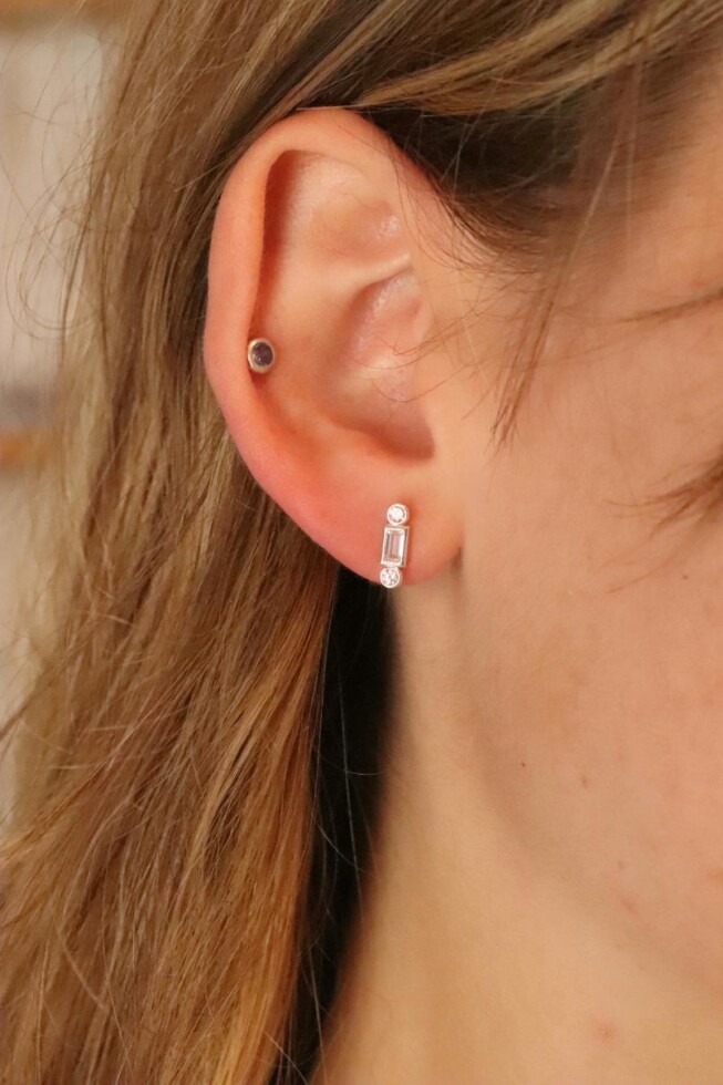 עגילים משובצים לאישה, עגילי כסף משובצים, עגילים צמודים לאוזן, עגילים לאירוע, עגילים משובצים לנשים, עגילי זירקון, עגילי יהלום (1)