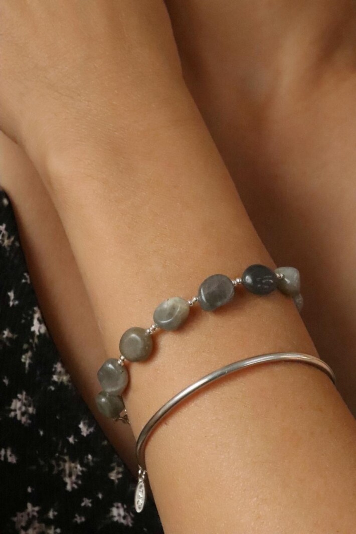 צמיד לברדורייט לאישה, צמיד אבן חן, צמידי אבנים לנשים, אבן חן לברדורייט, אבני לידה, אבני מזל, תכשיטים עם לברדורייט