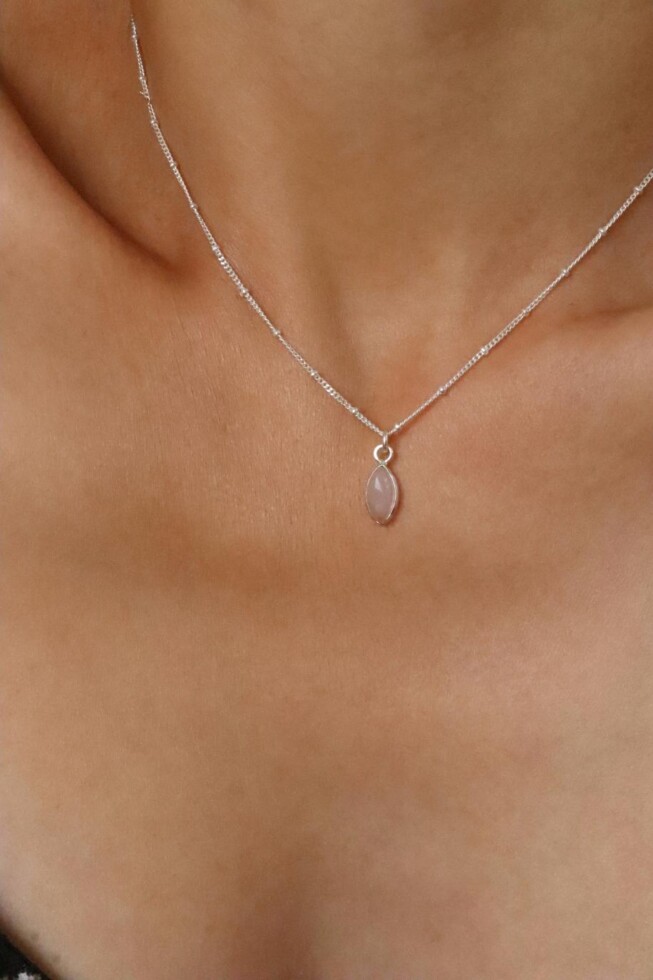 שרשרת אבן רוזקוורץ, אבן אהבה, אבן חן רוזקוורץ, אבני לידה, תכשיטים עם רוזקוורץ, שרשראות אבני חן, אבן חן ורודה (1)