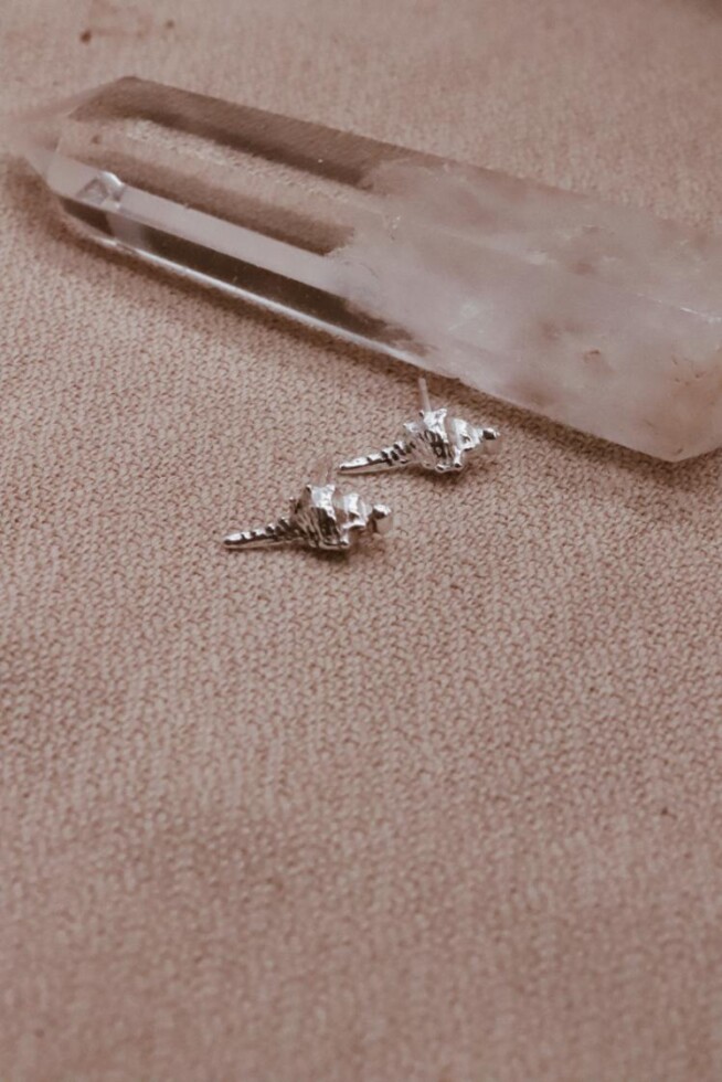 עגילי קונכיה צמודים לאוזן, עגילי צדף צמודים לאוזן, עגילי צדף כסף 925, עגילים לחיילות, עגילים לצבא, עגילי כסף מיוחדים