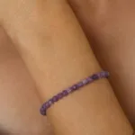 צמיד אמטיסט לאישה, צמיד אבן חן לאישה, צמיד פרח מכסף 925, צמידים עם אבני חן, אבן חן אמטיסט, אבן השפע, אבן חן סגולה, צמידים מיוחדים לנשים (2)