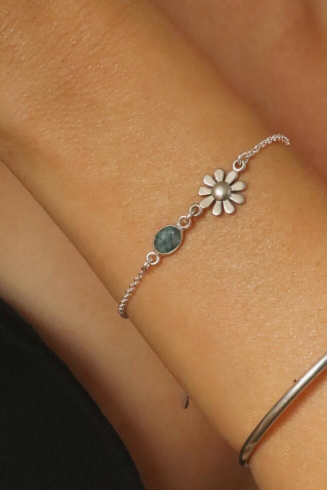 צמיד אמרלד לאישה, צמיד פרח לאישה, צמיד אבן חן לאישה, צמיד פרח כסף, צמידי אבן חן, צמידים מיוחדים, צמידי כסף לנשים