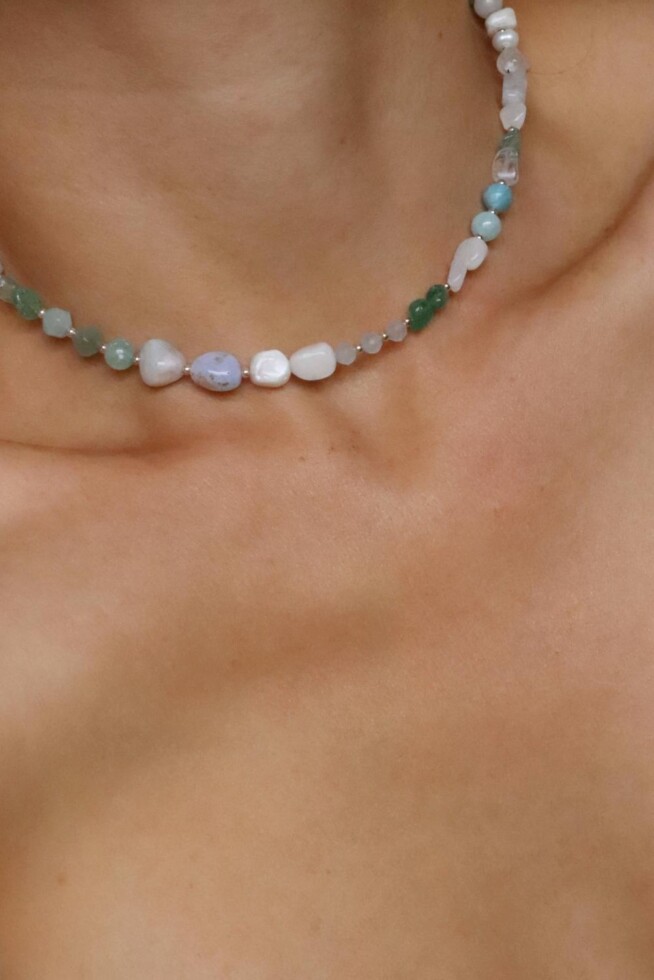 שרשרת אבני חן לאישה, שרשרת אוונטורין, שרשראות אבנים צבעוניות, אבני לידה, אבני מזל, אבן אקוומרין, בלו לייס