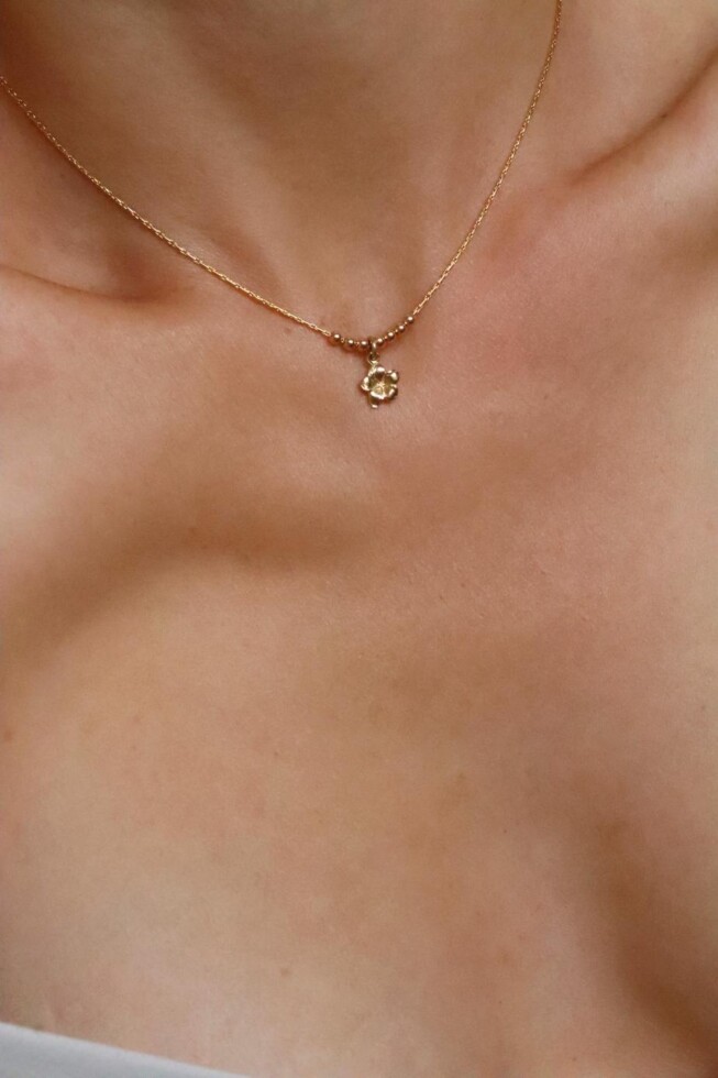 שרשרת פרח לאישה, שרשראות זהב עדינות, שרשראות זהב מיוחדות, שרשרת פרח אהבה, שרשרת מתנה לבת זוג, שרשראות פרחים לנשים