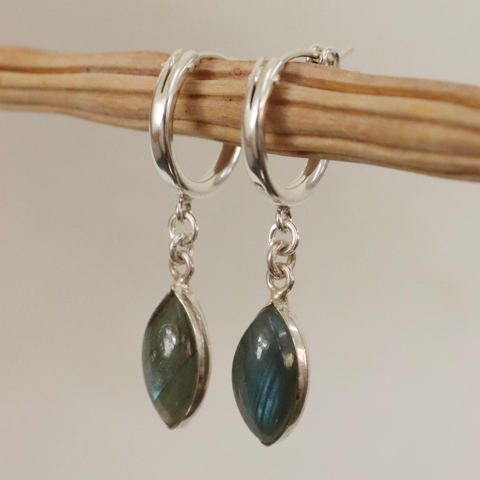 עגילי אבני חן לאישה, עגילי חישוק עם אבן חן, עגילי לברדורייט לאישה