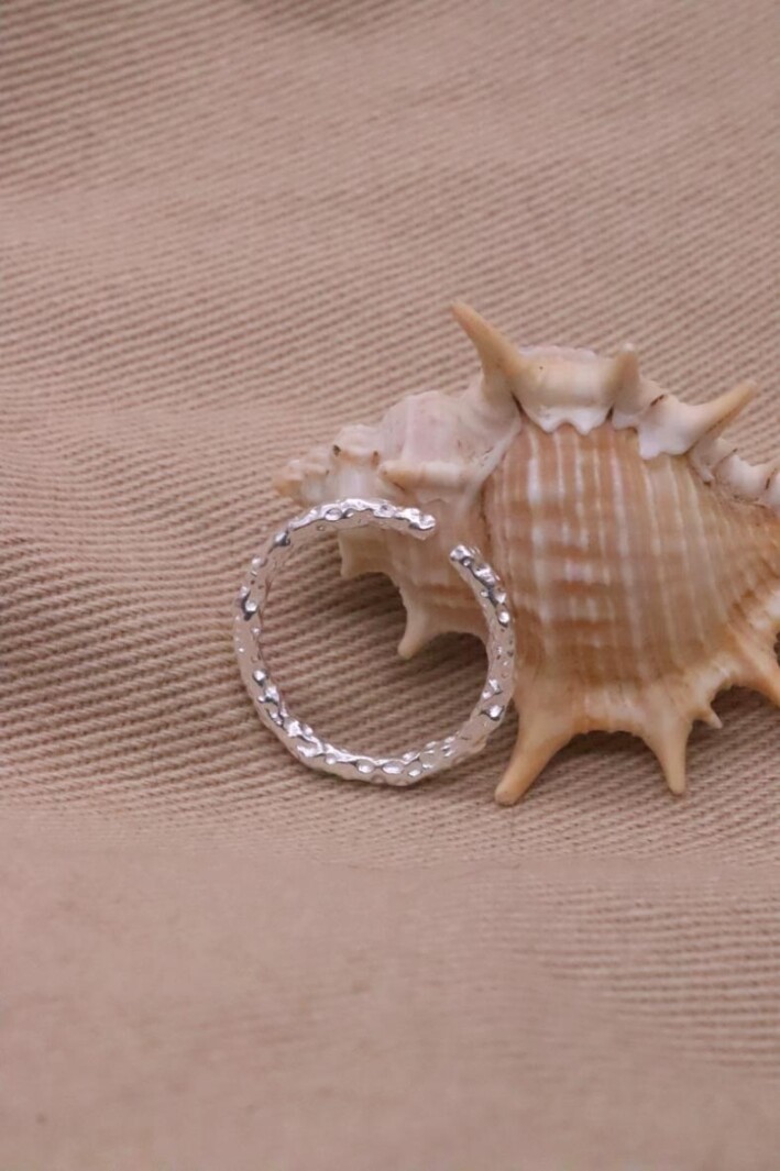 טבעת כסף לאישה, טבעות כסף עדינה, טבעת כסף עם טקסטורה, טבעות כסף פתוחות, טבעת עדינה לאישה, טבעות מתכווננות, טבעות כסף מיוחדות (1)