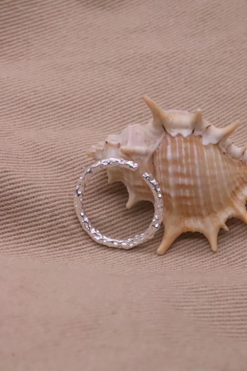 טבעת כסף לאישה, טבעות כסף עדינה, טבעת כסף עם טקסטורה, טבעות כסף פתוחות, טבעת עדינה לאישה, טבעות מתכווננות, טבעות כסף מיוחדות (1)