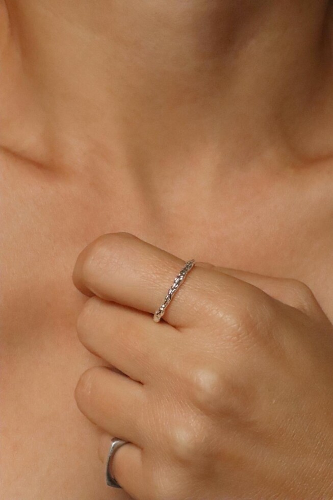 טבעת כסף לאישה, טבעות כסף עדינה, טבעת כסף עם טקסטורה, טבעות כסף פתוחות, טבעת עדינה לאישה, טבעות מתכווננות, טבעות כסף מיוחדות (2)