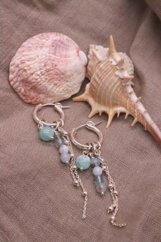 עגילי חישוק אקוומרין, עגילים עם אבני חן, עגילי חישוק כסף 925, עגילים מיוחדים, עגילי חישוק לאישה, אבני לידה, אבן חן אקוומרין, אבן חן אנג'לייט