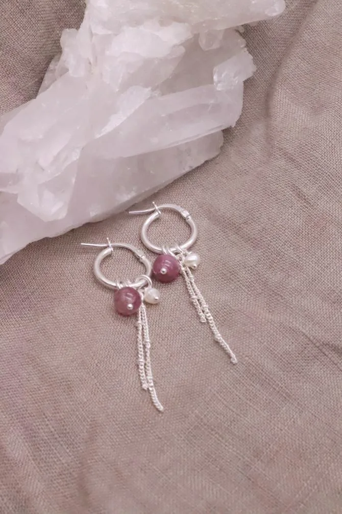 עגילי חישוק עם אבן חן, עגילי לפידולייט, עגילי חישוק קטנים, עגילי חישוק פנינה, עגילי פנינים לנשים, תכשיטים עם אבני חן, תכשיטי לפידולייט (1)