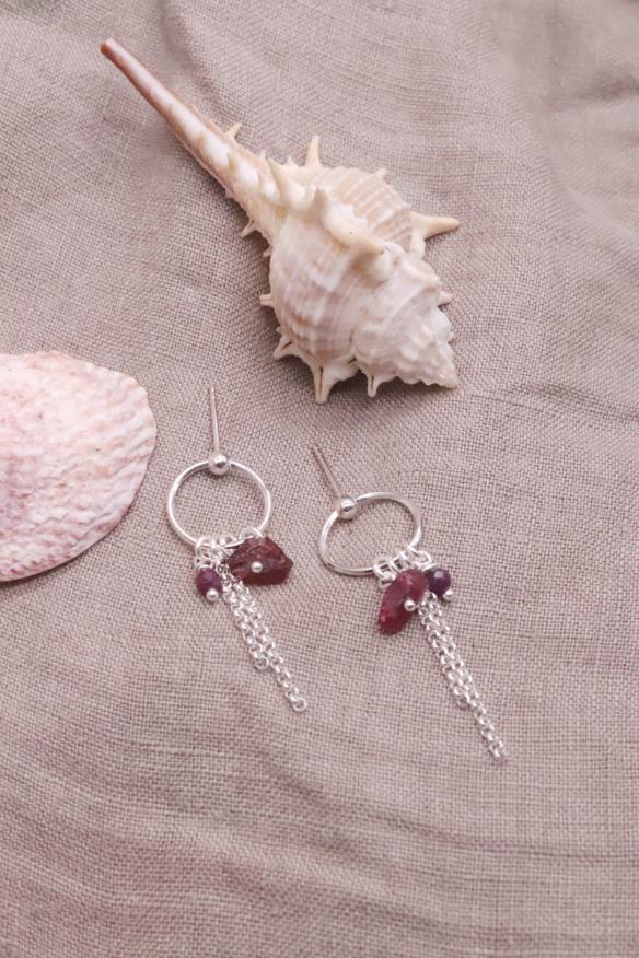 עגילי רובי לאישה, אבן לפיריון, עגילי כסף עדינים, עגילי כסף מיוחדים, עגילי רובי כסף 925, מתנה לבת זוג, עגילים מתנה לחברה (2)