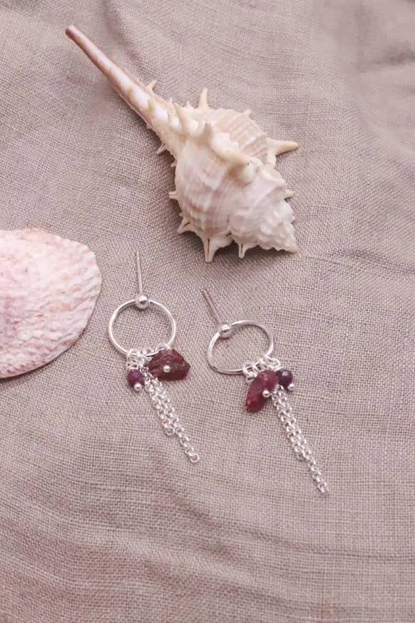 עגילי רובי לאישה, אבן לפיריון, עגילי כסף עדינים, עגילי כסף מיוחדים, עגילי רובי כסף 925, מתנה לבת זוג, עגילים מתנה לחברה (2)