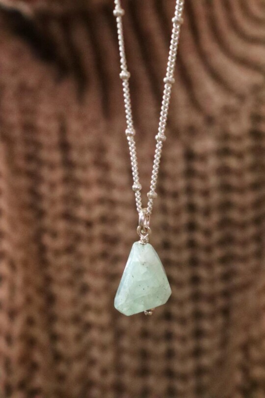 שרשרת אקוומרין לאישה, שרשרת אקוומרין גולמית, תכשיטים עם אקוומרין, שרשראות אבני חן, תכשיטי אבני חן