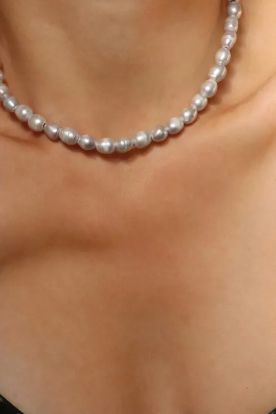 שרשרת פנינים אפורות לאישה, שרשראות פנינים לנשים, שרשרת פנינים גדולות, שרשרת פנינים קצרה