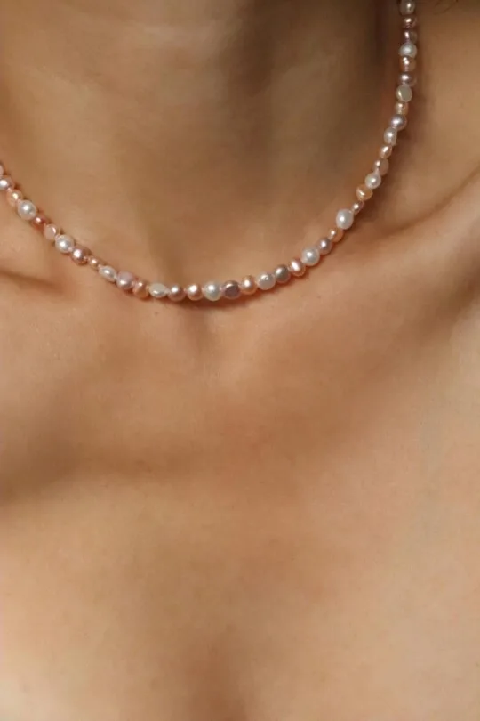 שרשרת פנינים לאישה, שרשרת פנינים ורודות, פנינים טבעיות, תכשיטי פנינים לנשים, שרשראות פנינים קצרות, שרשרת פנינה